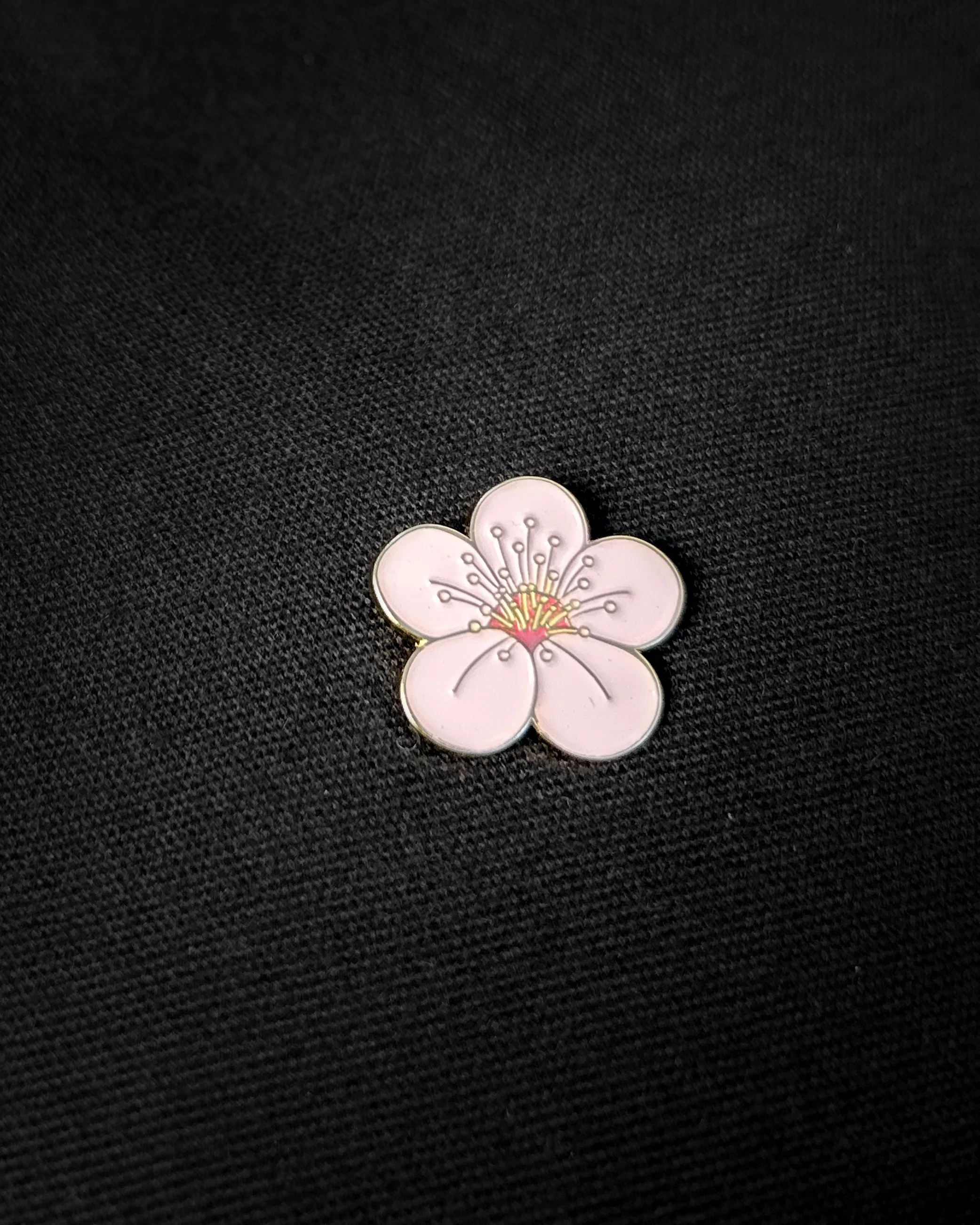 Ela Mo™ Pin für Rucksäcke | Kirschblüte - Image 3