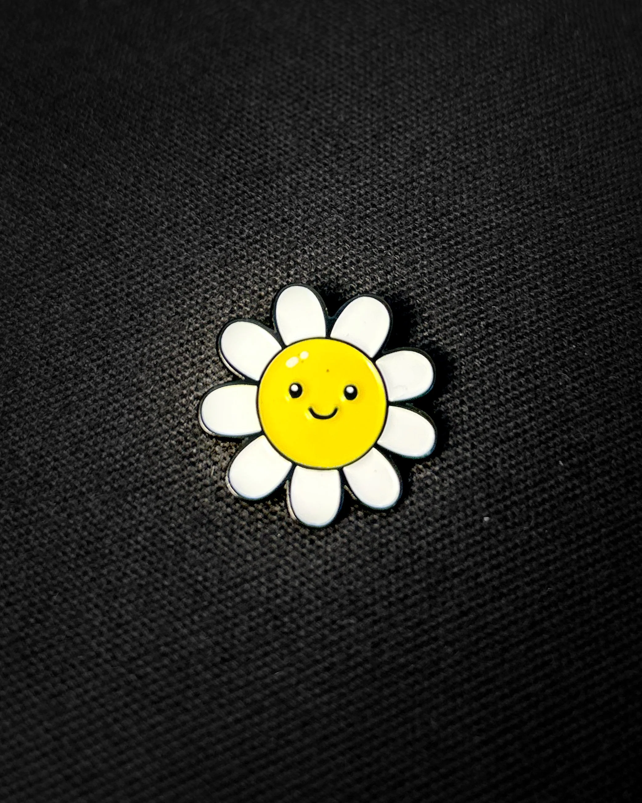 Ela Mo™ Pin für Rucksäcke | Smiley Flower - Image 3