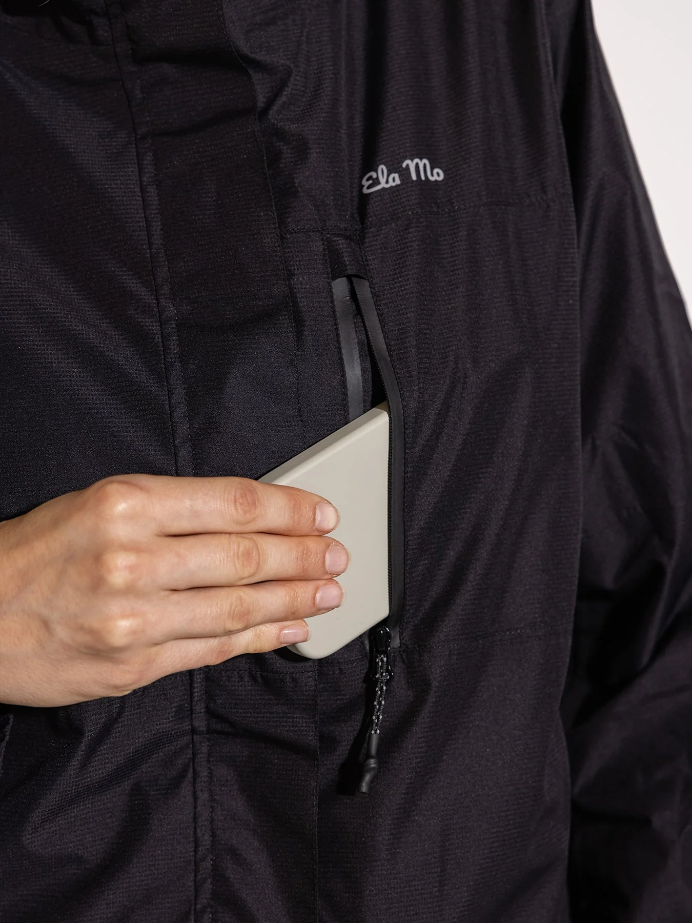 Ela Mo™ Regenjacke | Black - Image 11