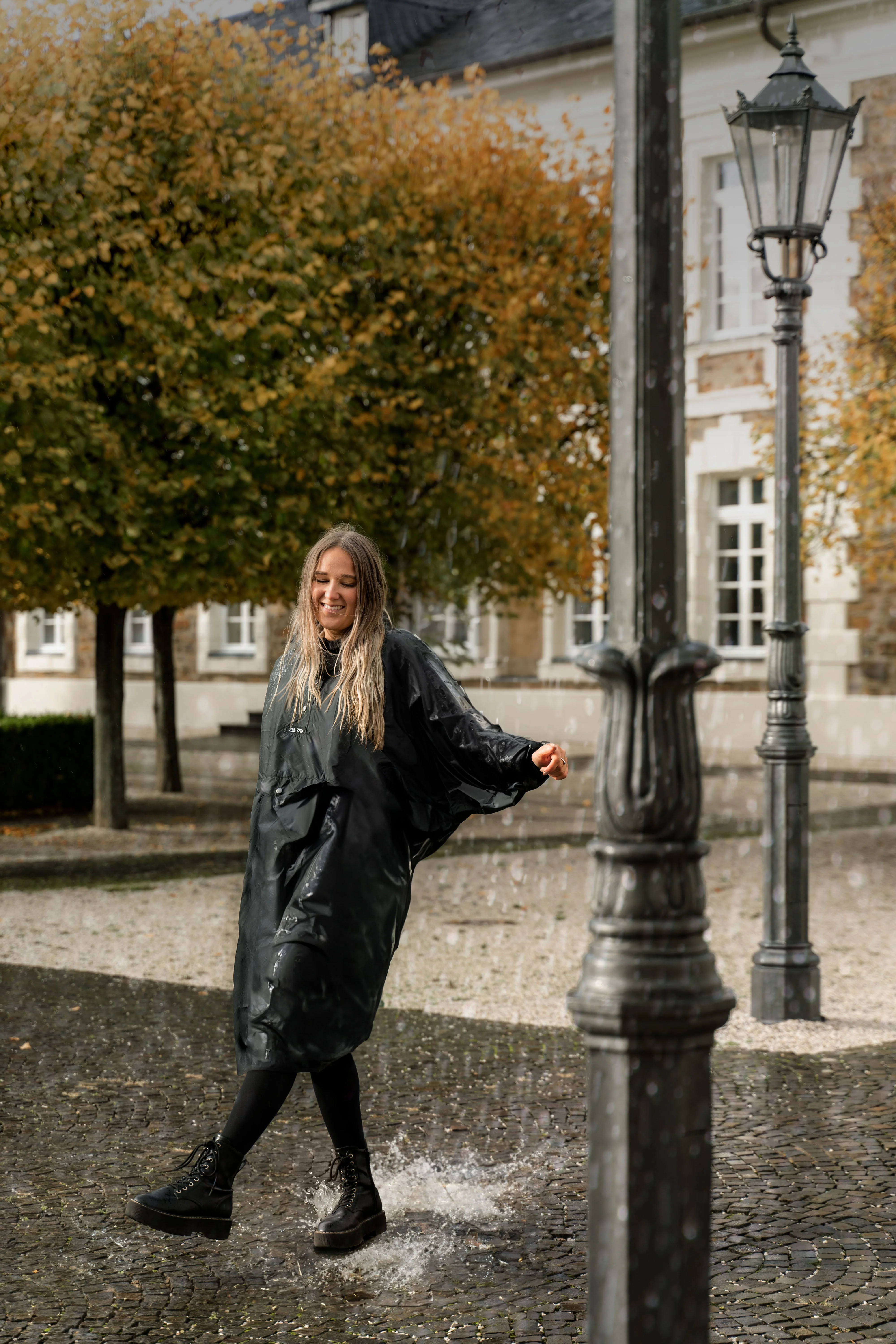 Ela Mo™ Regenponcho | Black - Image 9