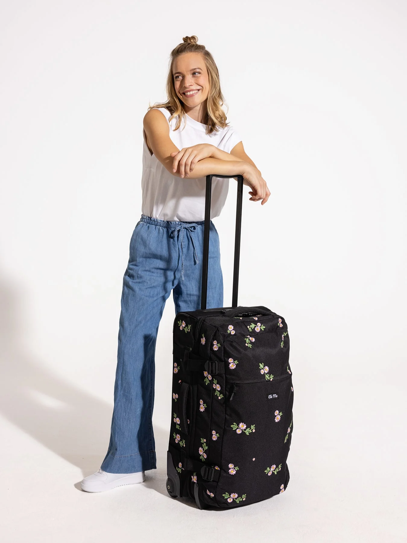Ela Mo™ Reisetasche mit Rollen 78 Liter | Embroidery Edition Upsy Daisy - Image 3