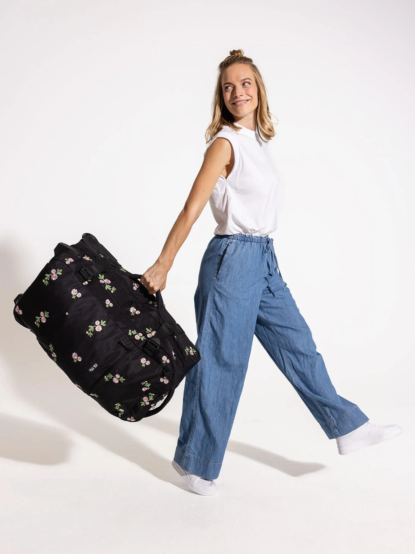 Ela Mo™ Reisetasche mit Rollen 78 Liter | Embroidery Edition Upsy Daisy - Image 4